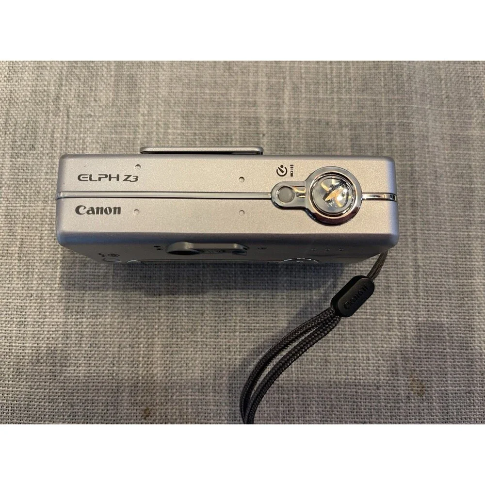 Canon PowerShot ELPH Compact Camera 2.1MP 2.4x Zoom Flash USB CR2 Silver w/ case